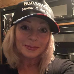 Meet your Posher, Laurie